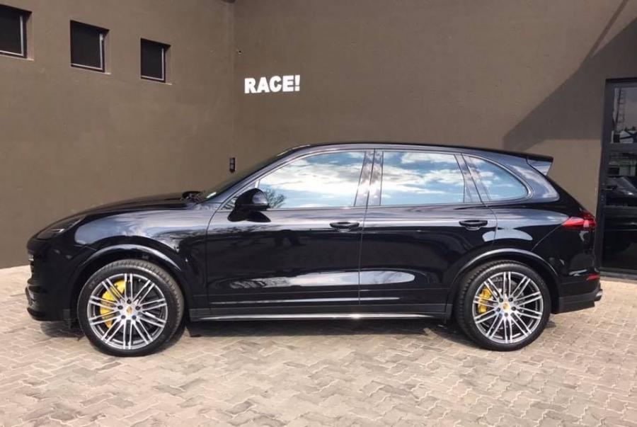 Porsche Cayenne by RACE! 2017 года  (фото 2 из 7)